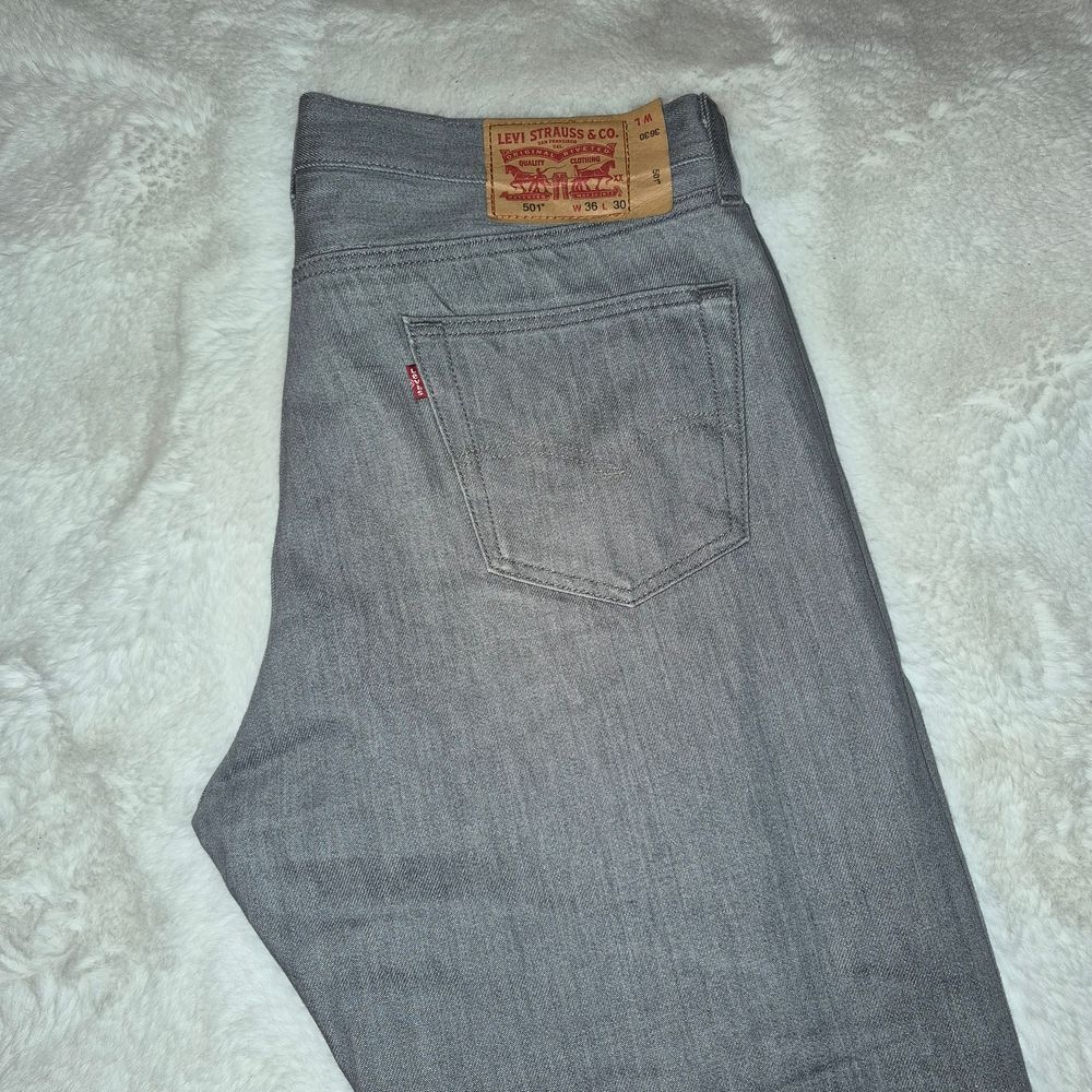 501 Levis Mens Gray Straight Leg